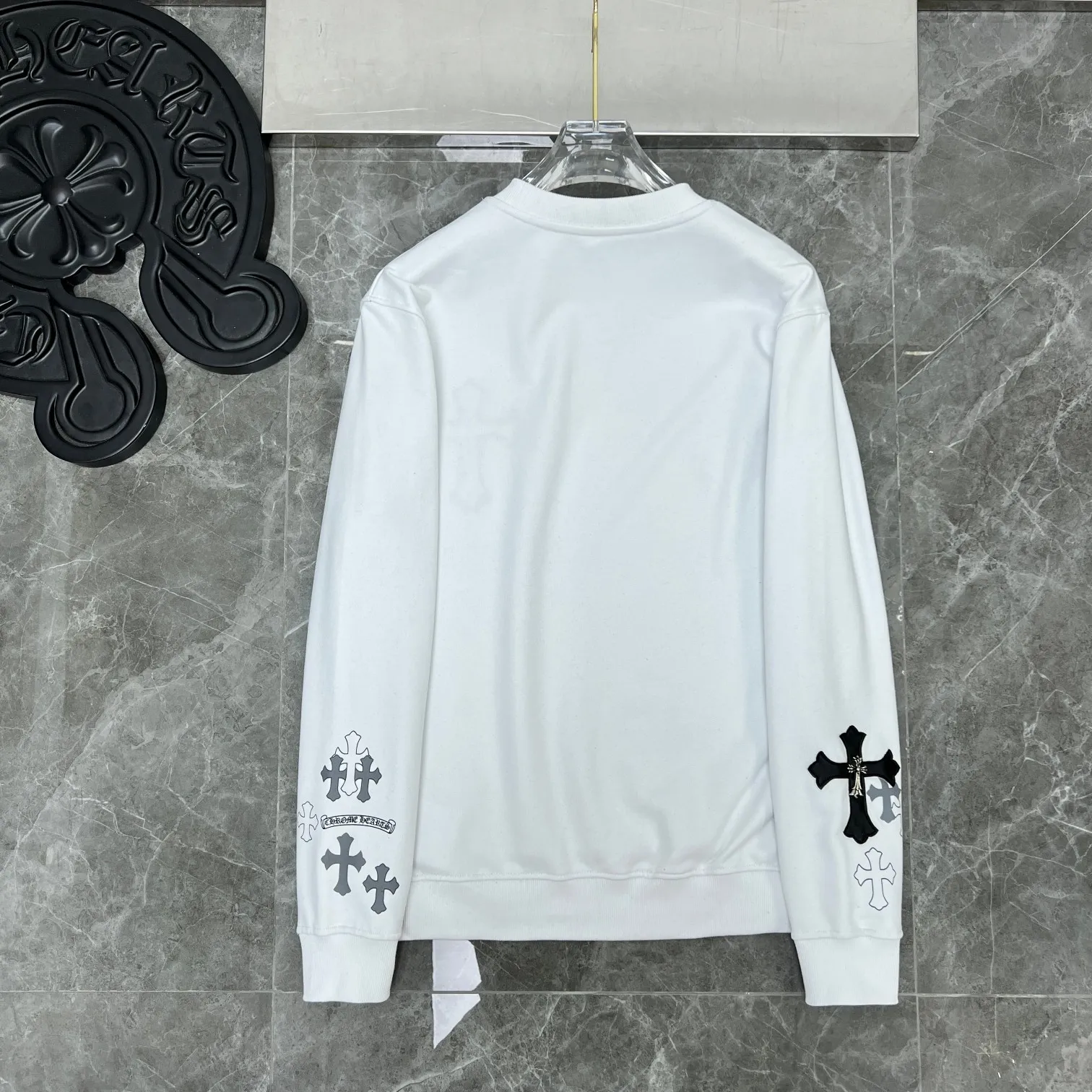 P246 Chrome Hearts Autumn and Winter 2025 Available simultaneously at counters Cross Sanskrit patchwork leather overlapping metal round neck sweatshirt Heavy hand-cut patch embroidery process➕Tajima machine embroidery➕Handmade willows Improved customized version 1:1 high gram weight original fabric Recommended color: black white Size: S, M, L, XL